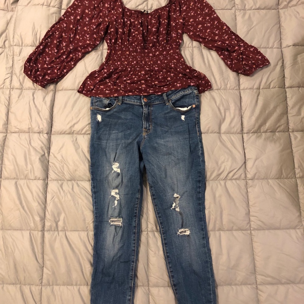Old Navy Rockstar Dark Wash Light Distress Jean